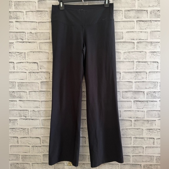 Women’s Nike Dri-Fit One Legendary pant leggings, black flare Medium - Picture 1 of 7